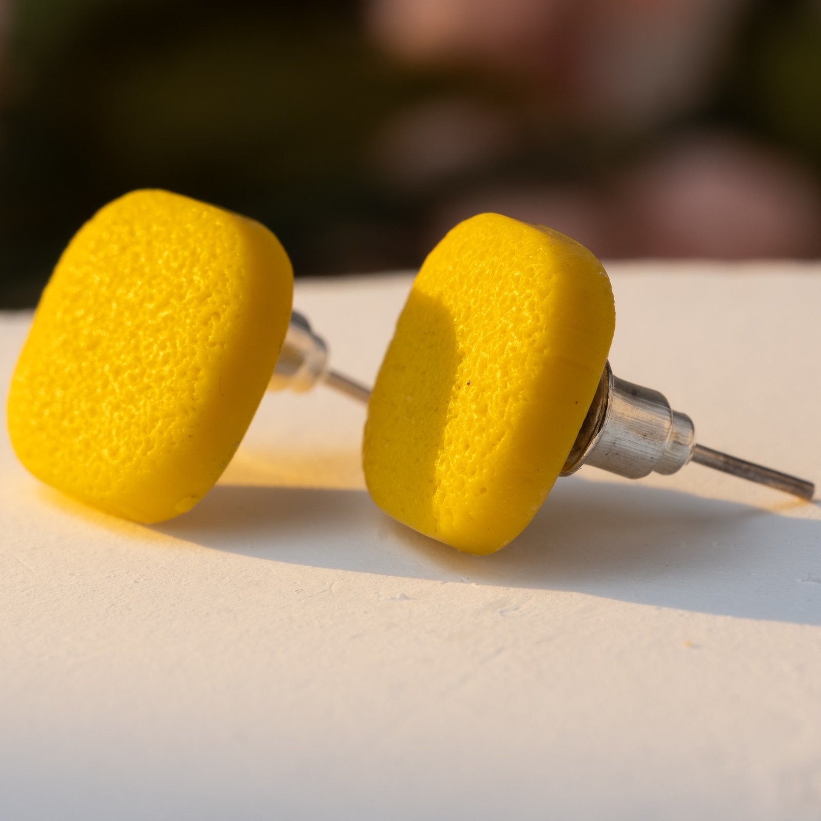 rounded square stud