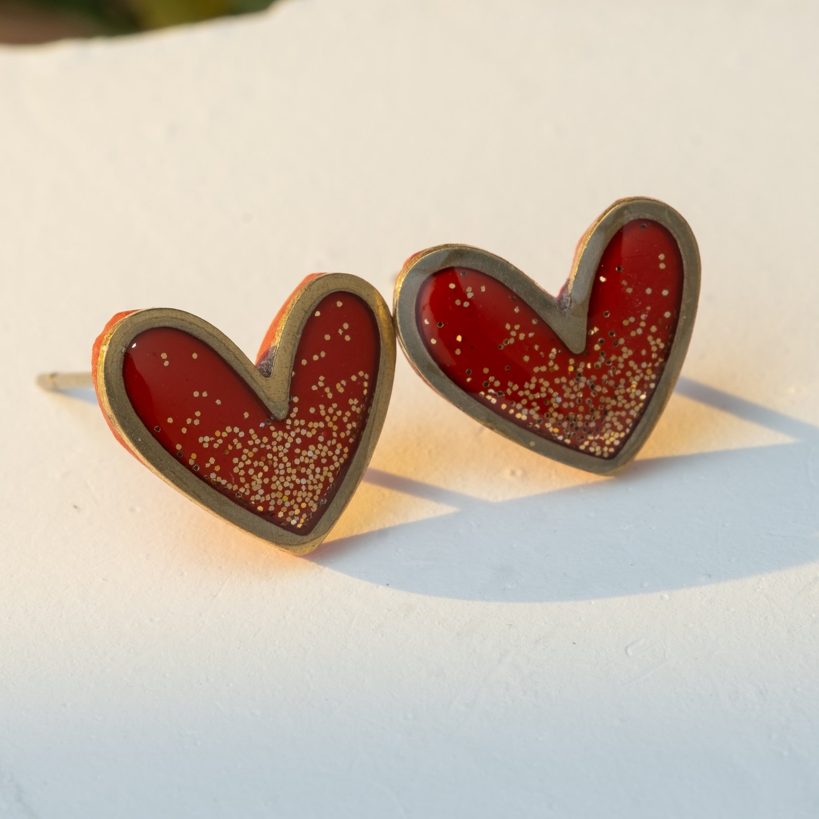 glitter framed heart studs 15 4160 x 4160