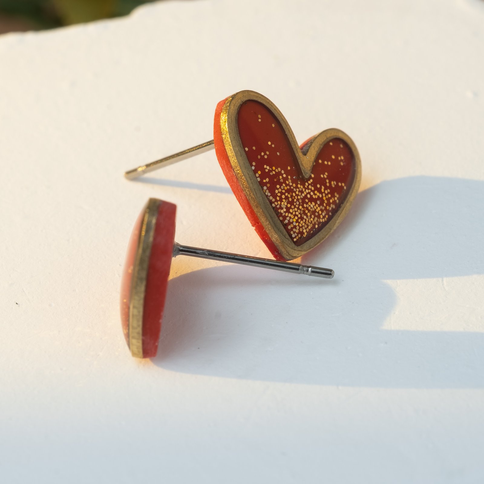 glitter framed heart studs 16 4160 x 4160