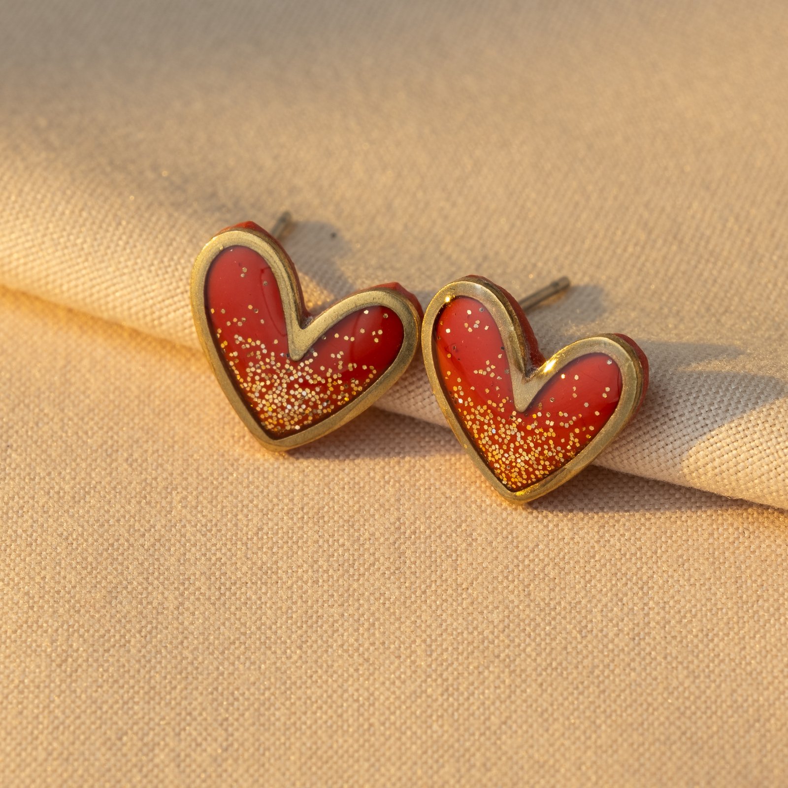 glitter framed heart studs 17 4160 x 4160