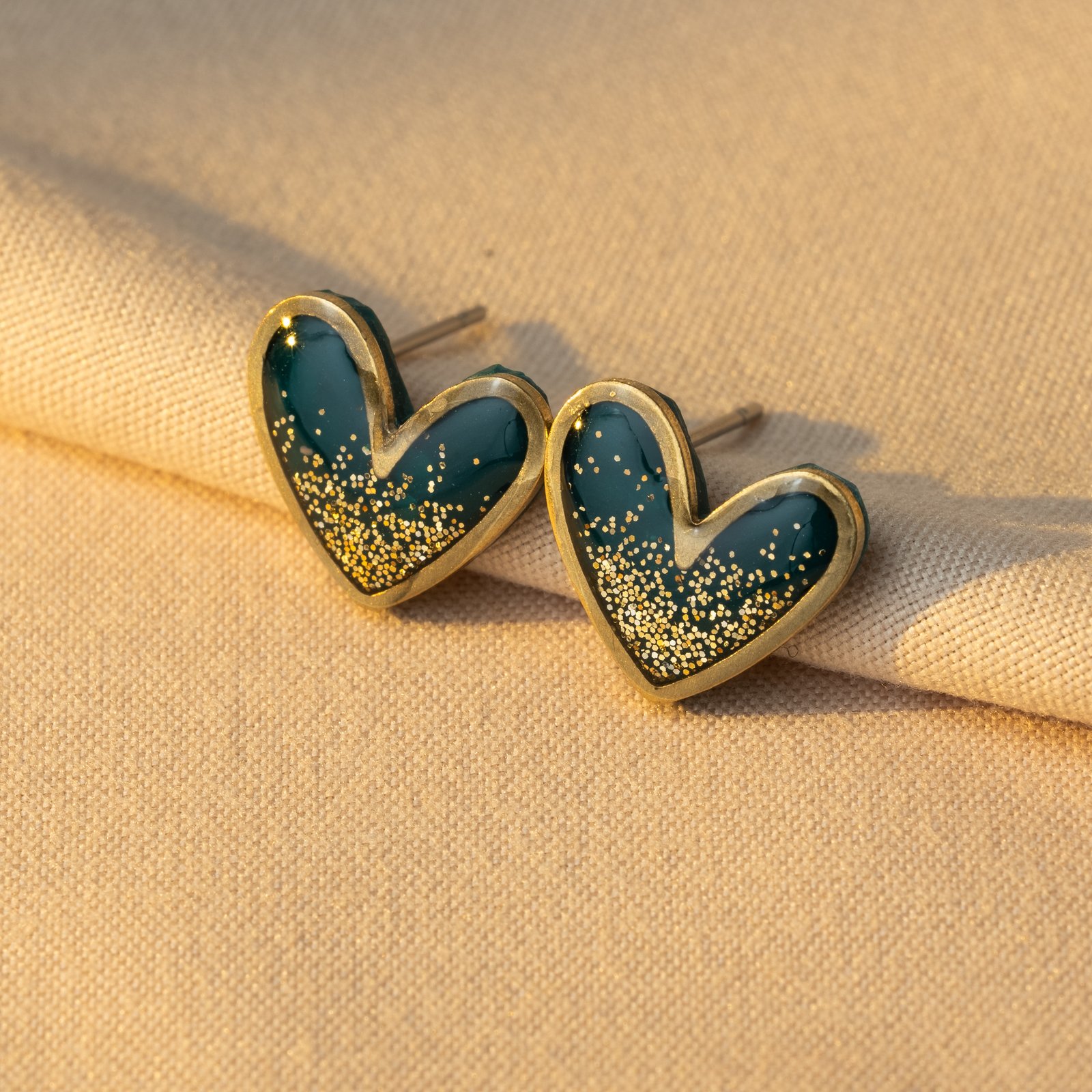 glitter framed heart studs 19 4160 x 4160