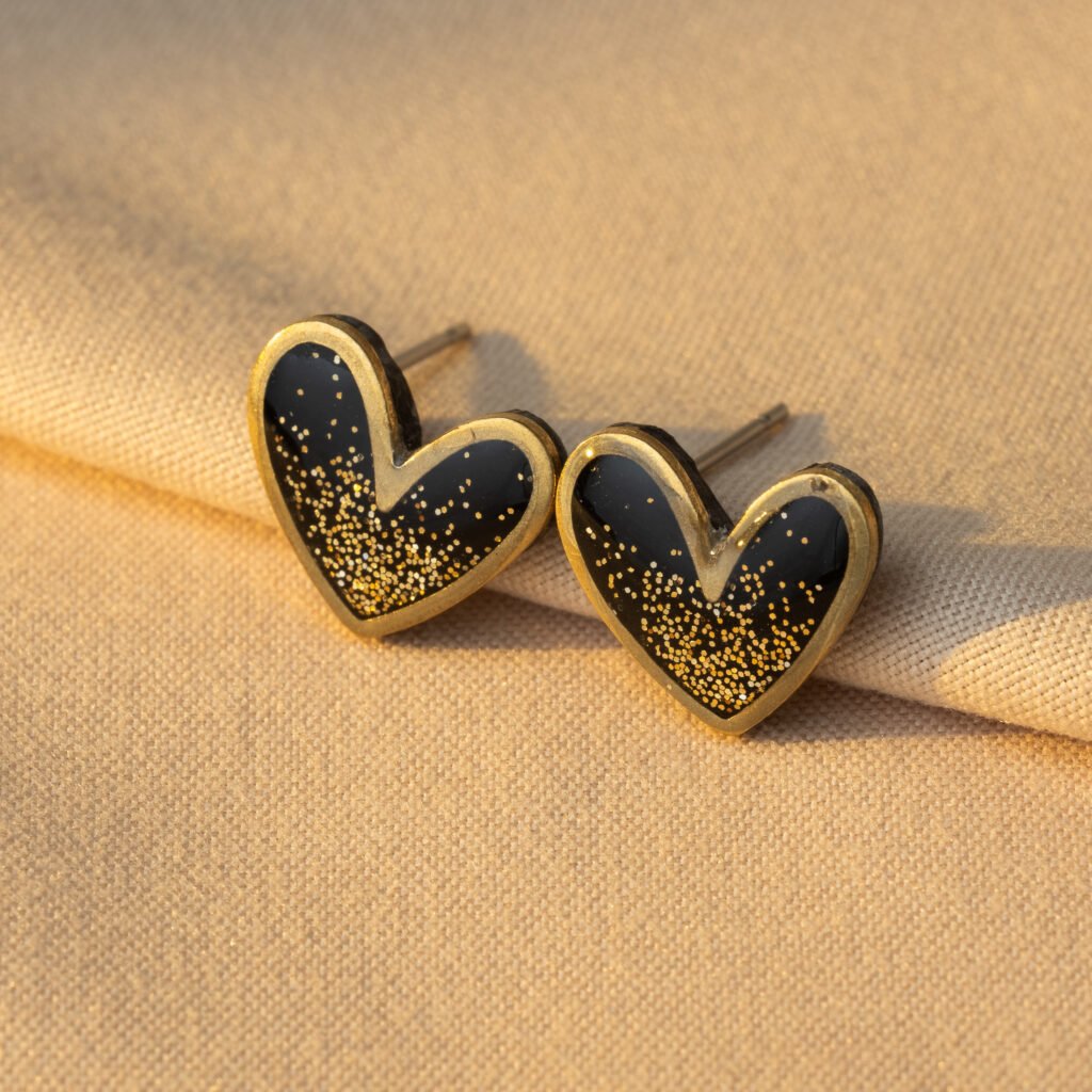 glitter framed heart studs 20 4160 x 4160