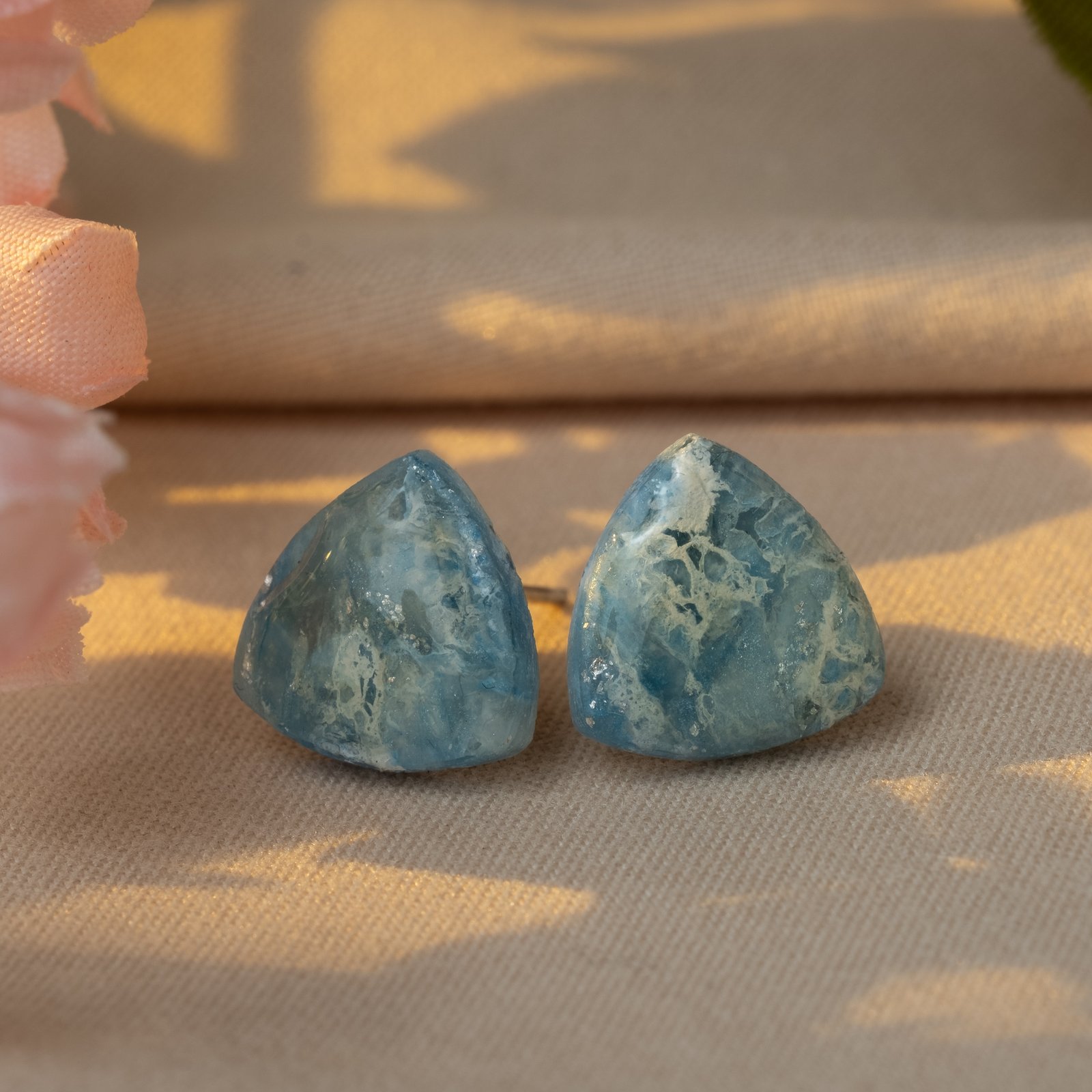 marble triangle studs 46 4160 x 4160