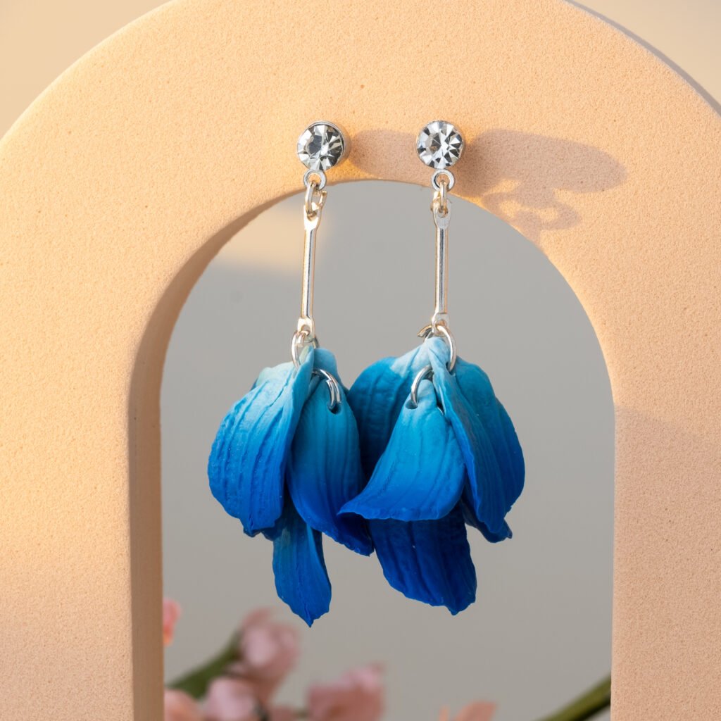petal cluster studs 97 3520 x 3520